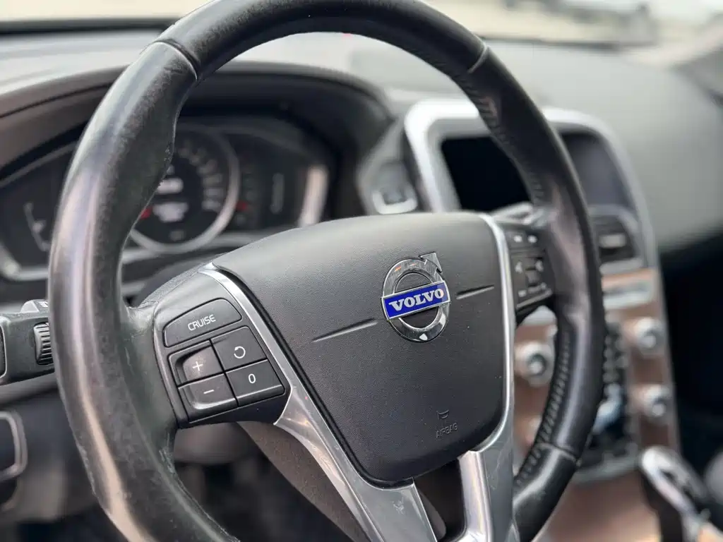 Volvo XC60 2015 — фото 12