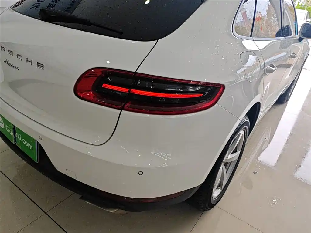Porsche Macan 2016 — фото 24