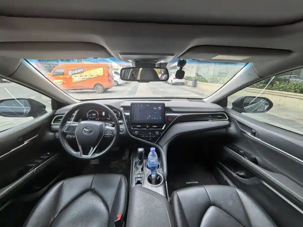 Toyota Camry 2022 — фото 7