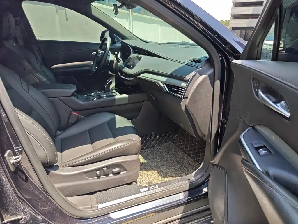Cadillac XT4 2022 — фото 12