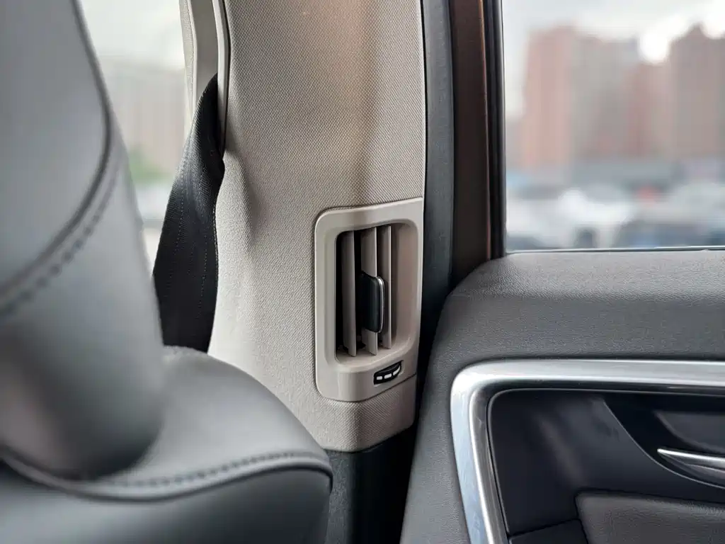Volvo XC60 2015 — фото 10