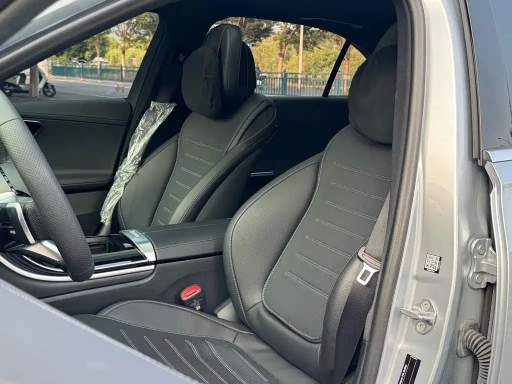 Mercedes-Benz C-Class 2024 — фото 16