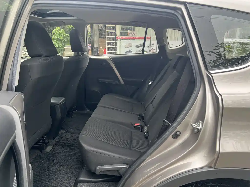 Toyota RAV4 2015 — фото 10