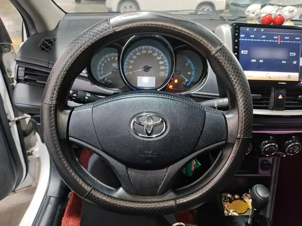 Toyota Yaris L 2019 — фото 11