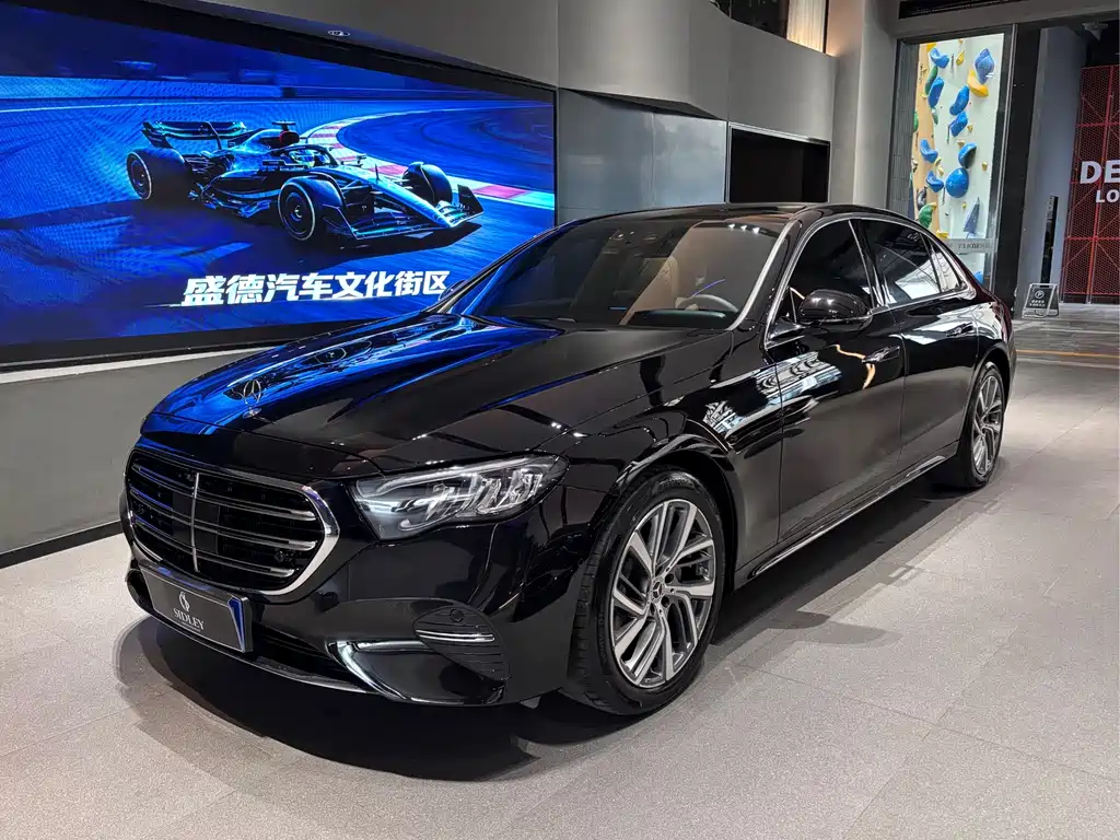 Mercedes-Benz E-Class 2024 — фото 1