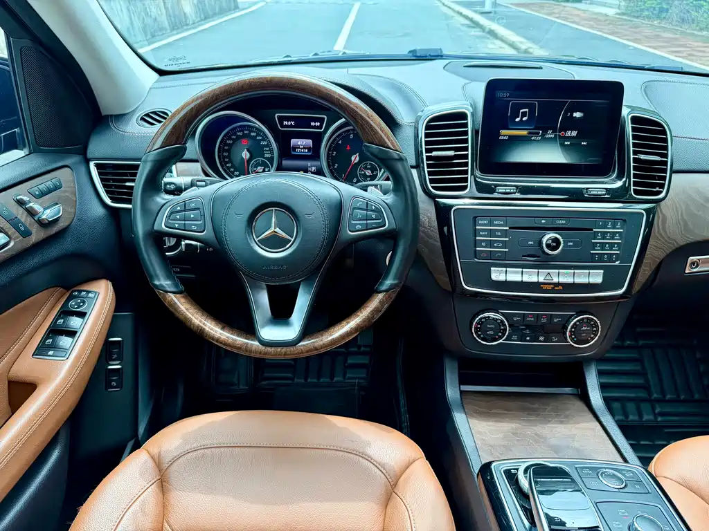 Mercedes-Benz GLS 2016 — фото 27