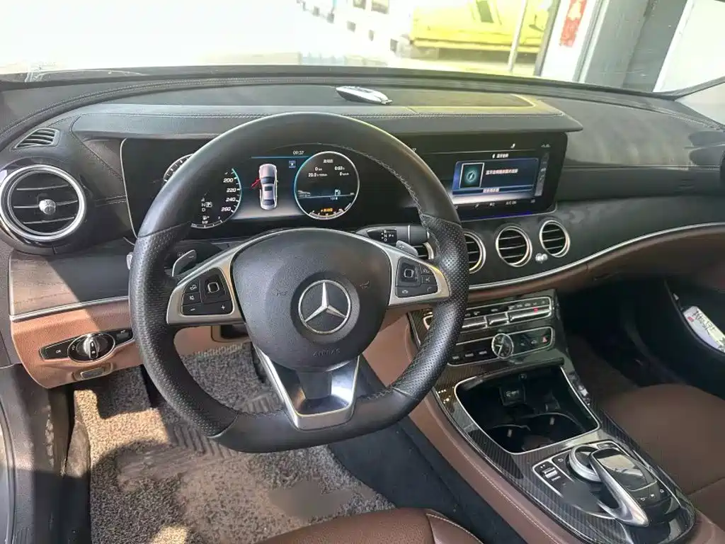 Mercedes-Benz E-Class 2018 — фото 10