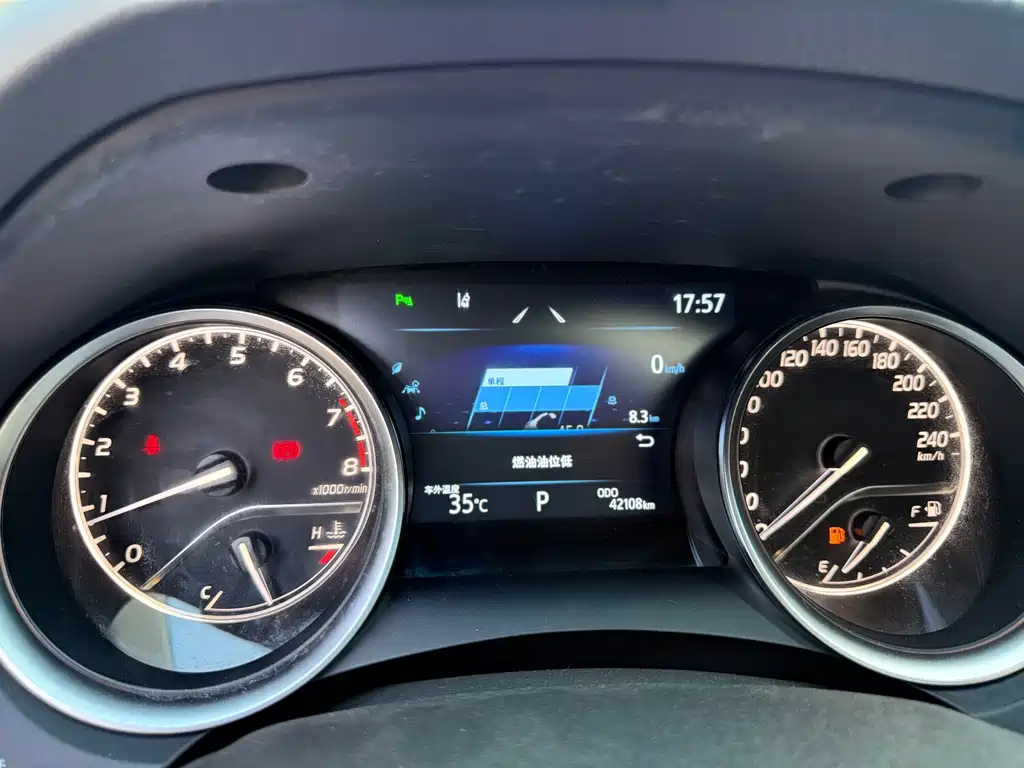 Toyota Camry 2023 — фото 17