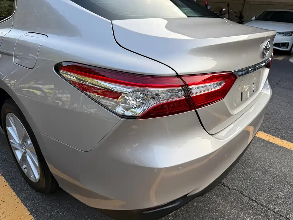 Toyota Camry 2023 — фото 19