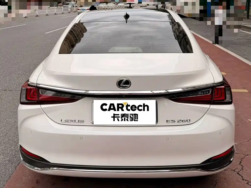 Lexus ES 2022