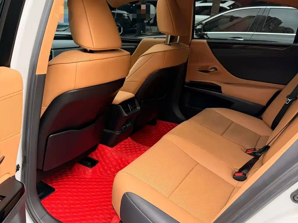 Lexus ES 2022