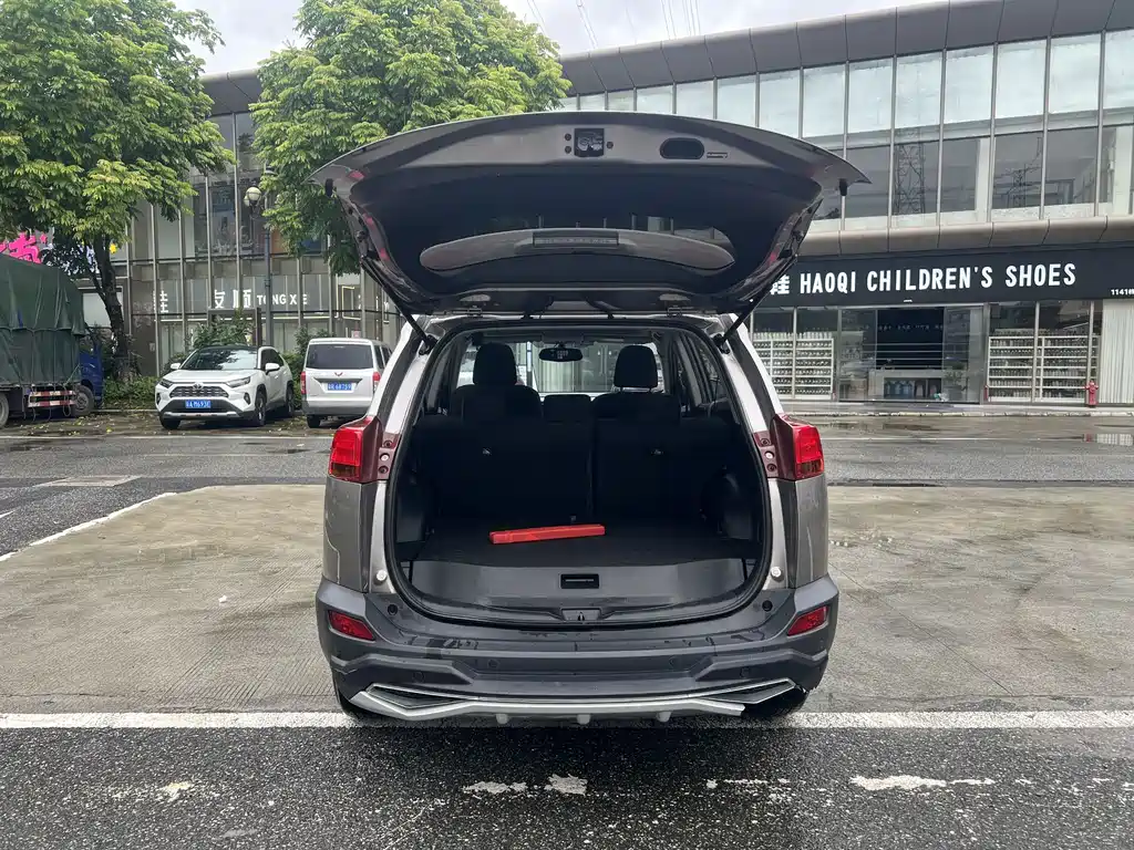 Toyota RAV4 2015 — фото 8