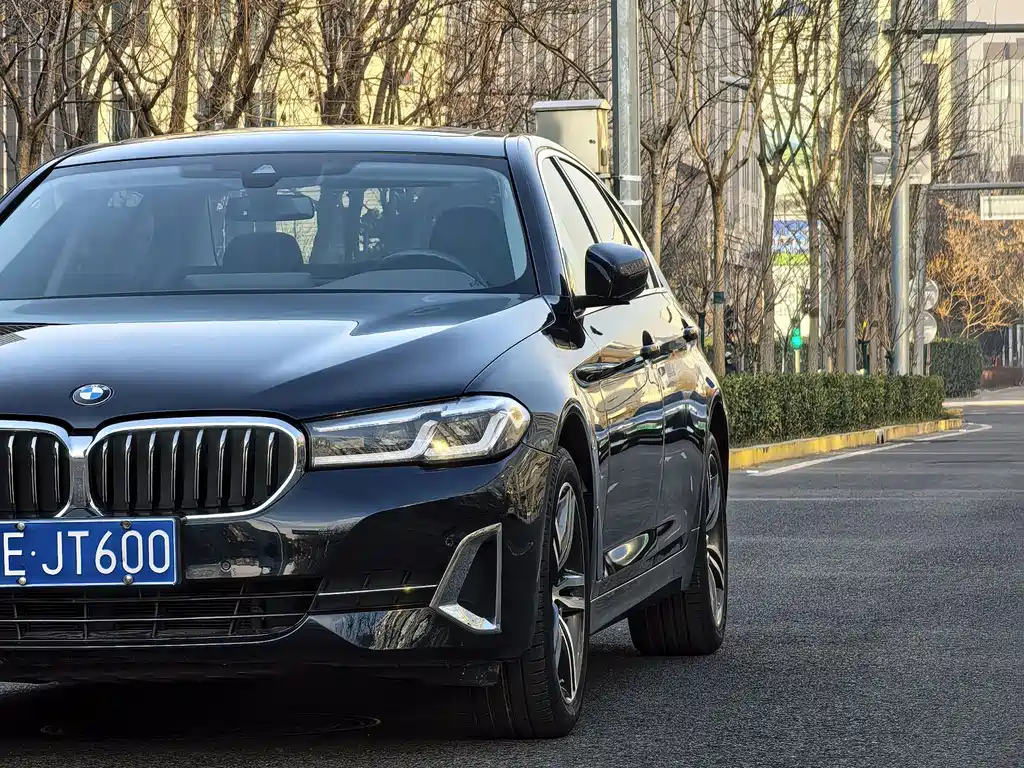 BMW 5 Series 2022 — фото 11