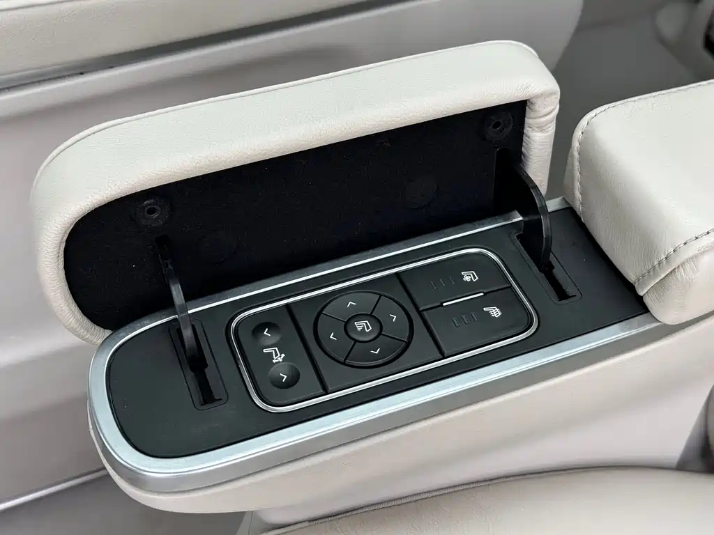 GAC Motor Trumpchi M8 2018 — фото 10