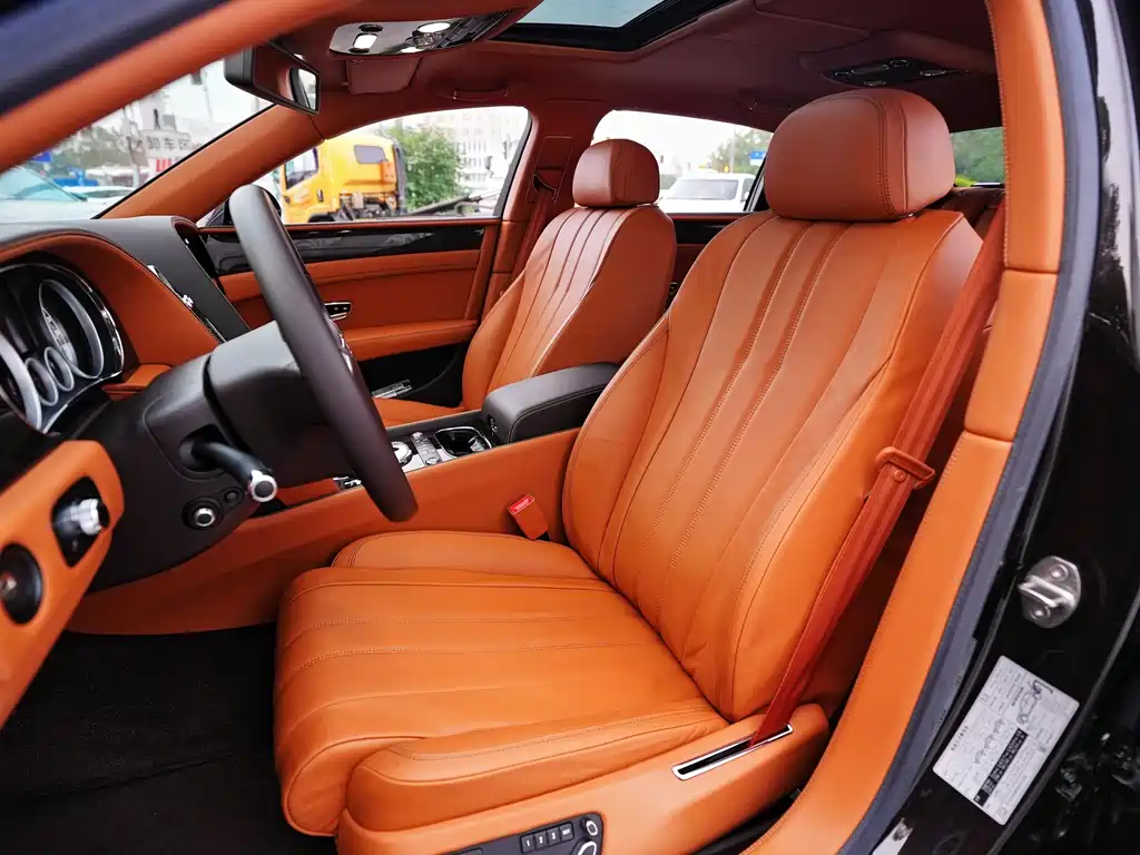 Bentley Flying Spur 2017 — фото 11
