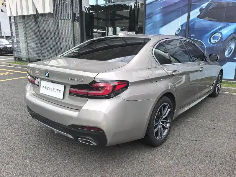 BMW 5 Series 2021 — фото 11