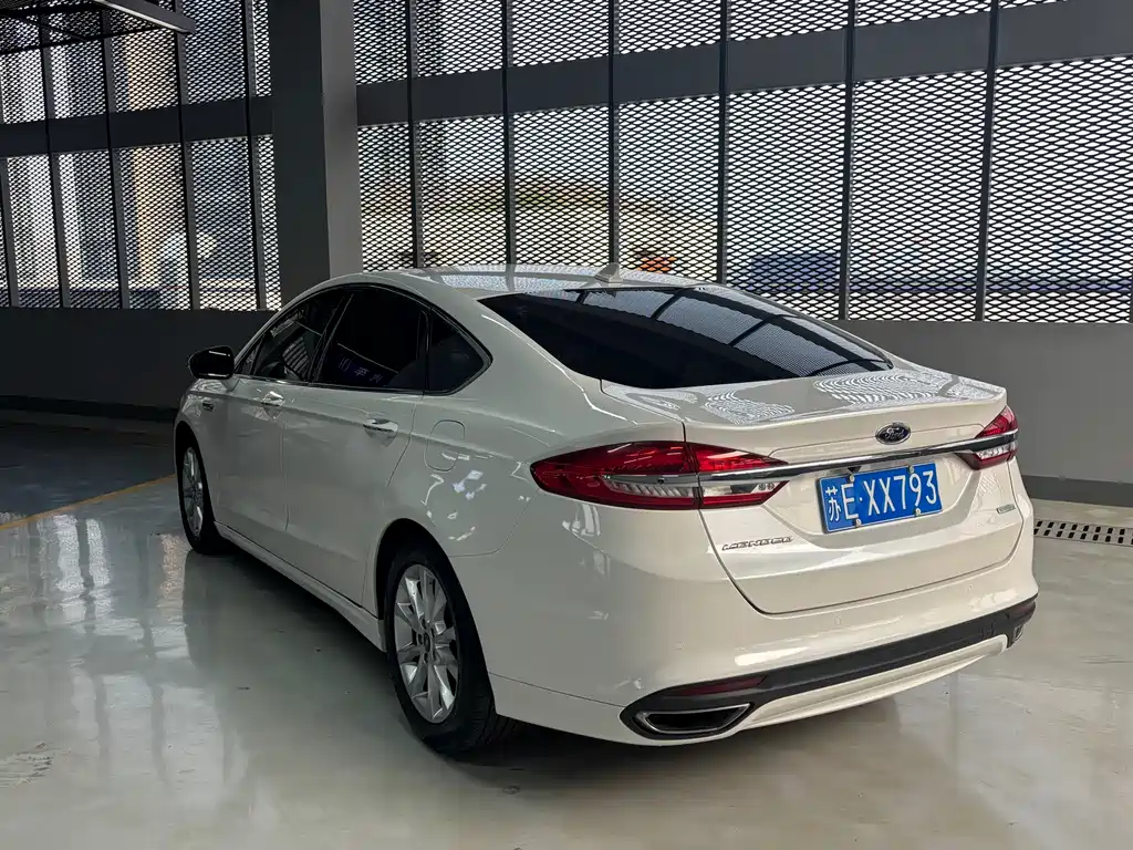 Ford Mondeo 2017 — фото 15