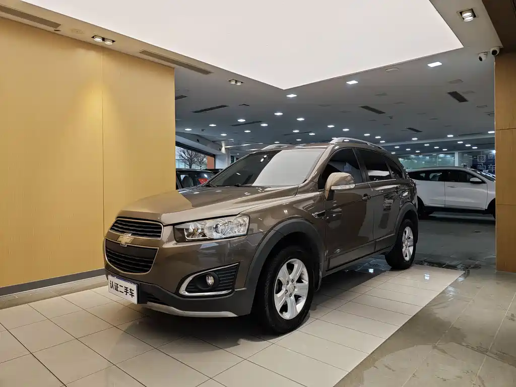 Chevrolet Captiva 2017 — фото 1