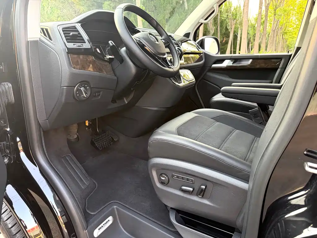 Volkswagen Multivan 2019 — фото 12