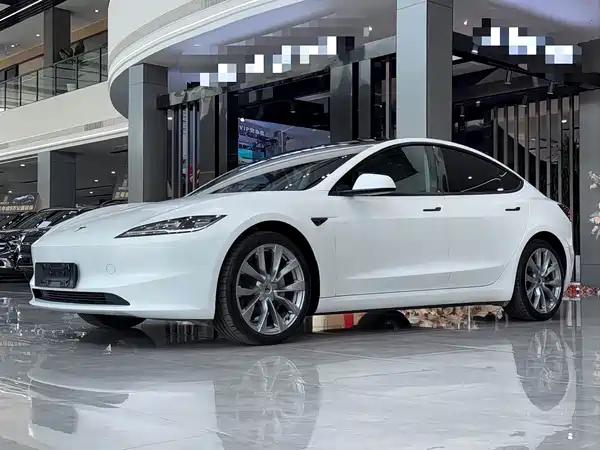 Tesla Model 3 2023