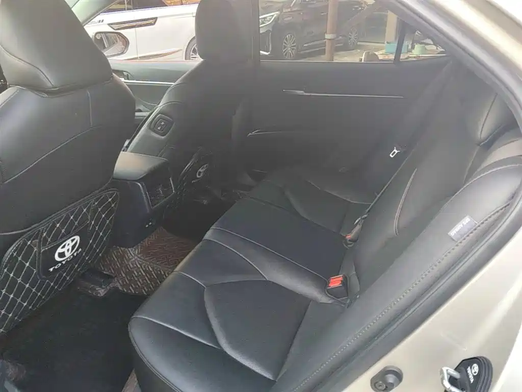 Toyota Camry 2022 — фото 17