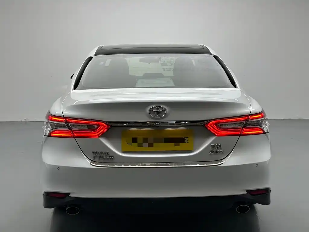 Toyota Camry 2018 — фото 8