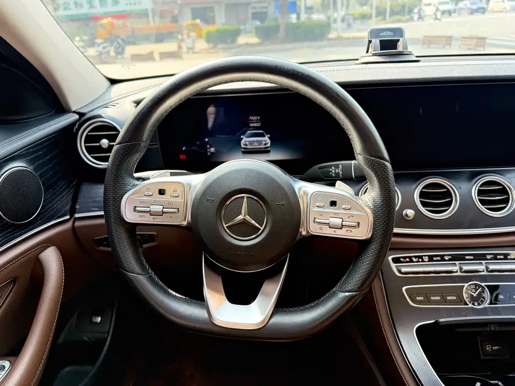 Mercedes-Benz E-Class 2019 — фото 14
