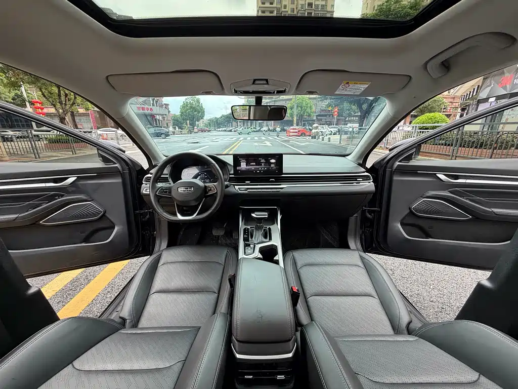 Geely Emgrand 2023
