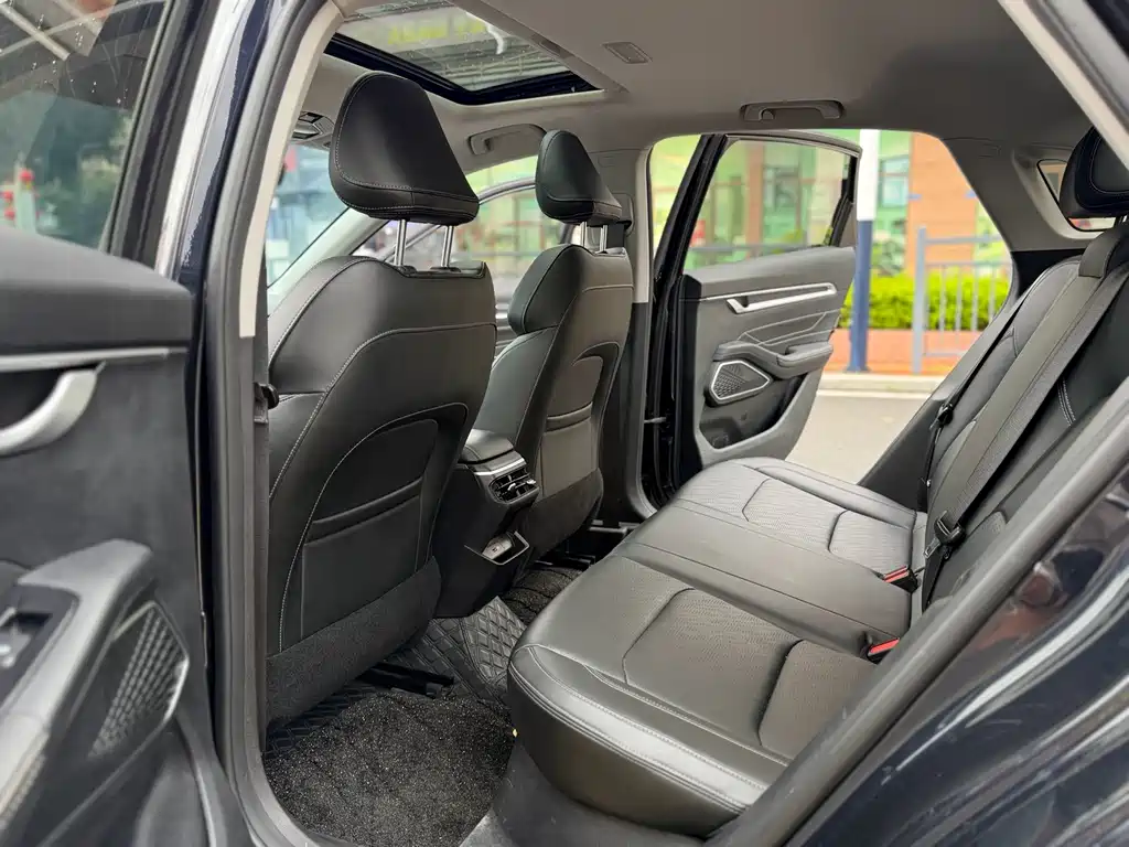 Geely Emgrand 2023