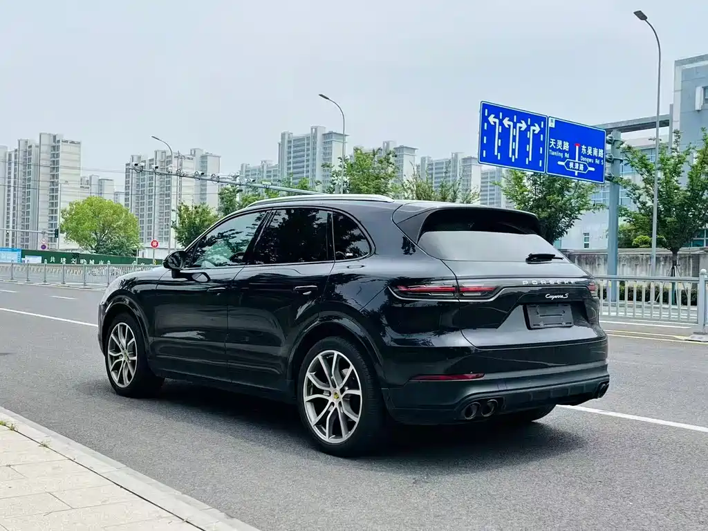 Porsche Cayenne 2019 — фото 9