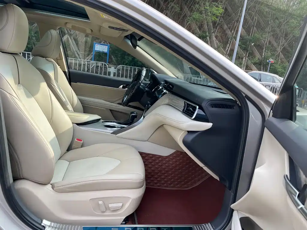 Toyota Camry 2020 — фото 16