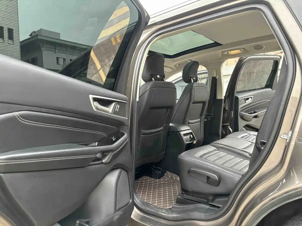 Ford Edge 2020 — фото 18