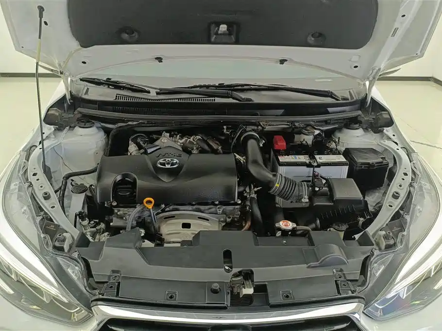 Toyota Yaris L 2020 — фото 10