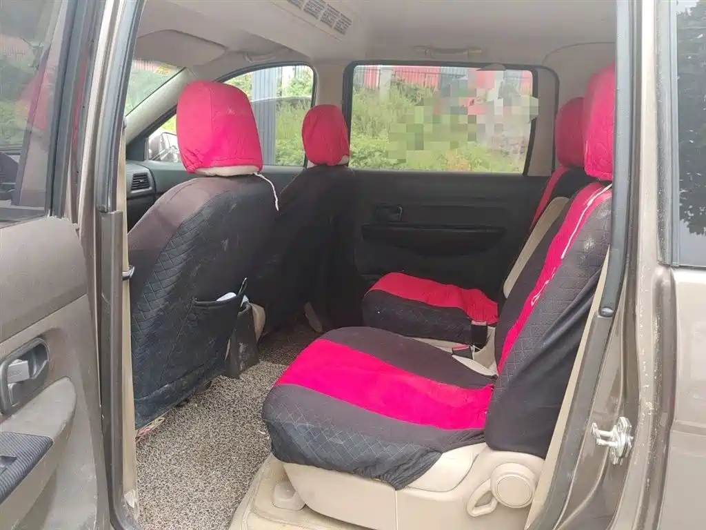 Wuling Hongguang 2015 — фото 15