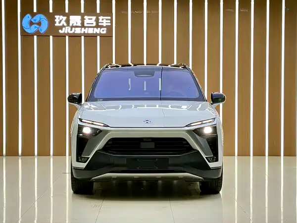 NIO ES8 2021