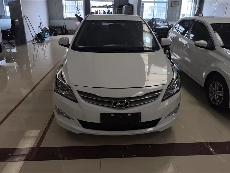 Hyundai Verna 2015 — фото 2