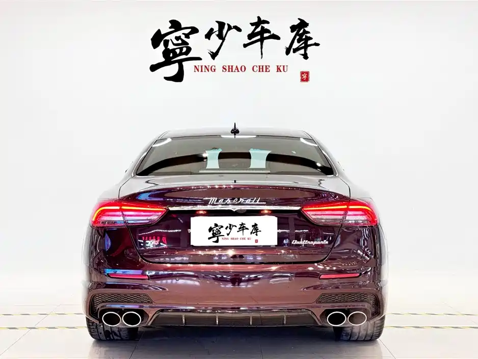 Maserati Quattroporte 2016 — фото 18