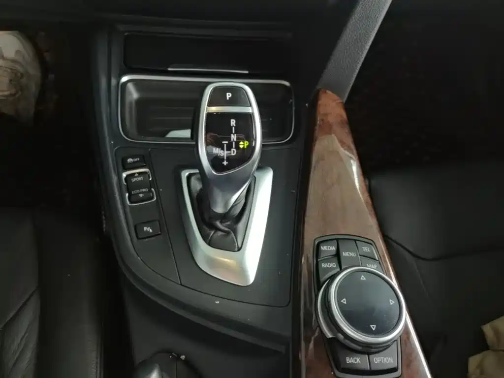 BMW 3 Series 2015 — фото 14