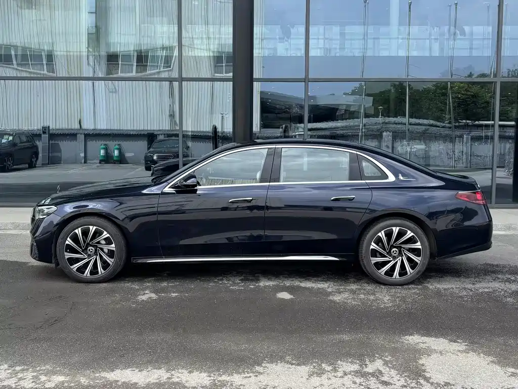 Mercedes-Benz E-Class 2023 — фото 3