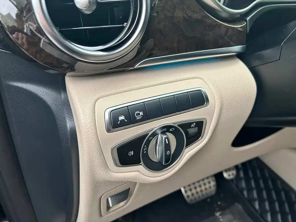 Mercedes-Benz V-Class 2020 — фото 15