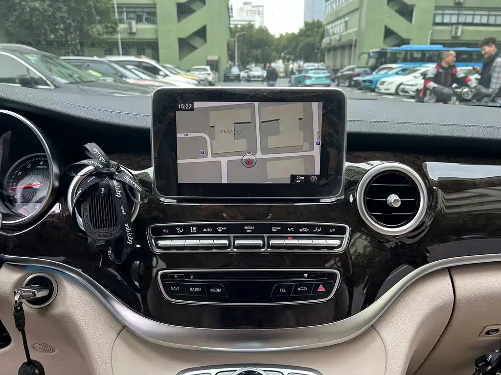 Mercedes-Benz V-Class 2020 — фото 20