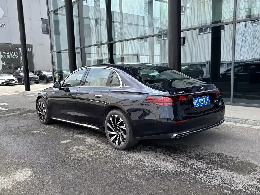 Mercedes-Benz E-Class 2023 — фото 4