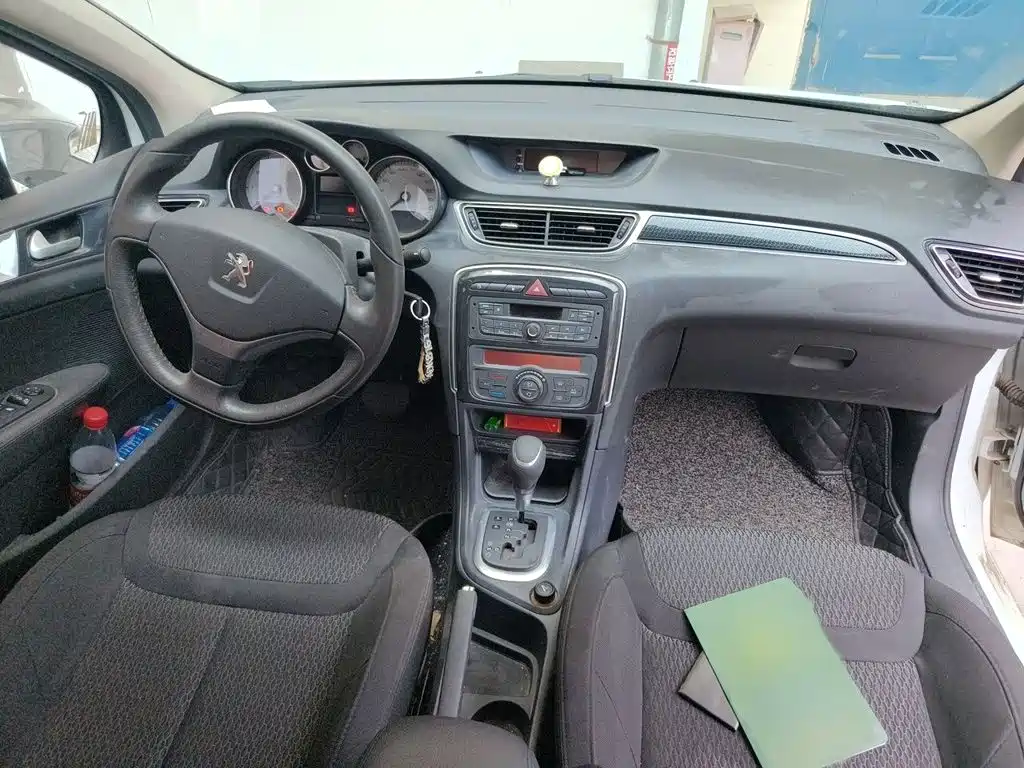 Peugeot 308 2017 — фото 13