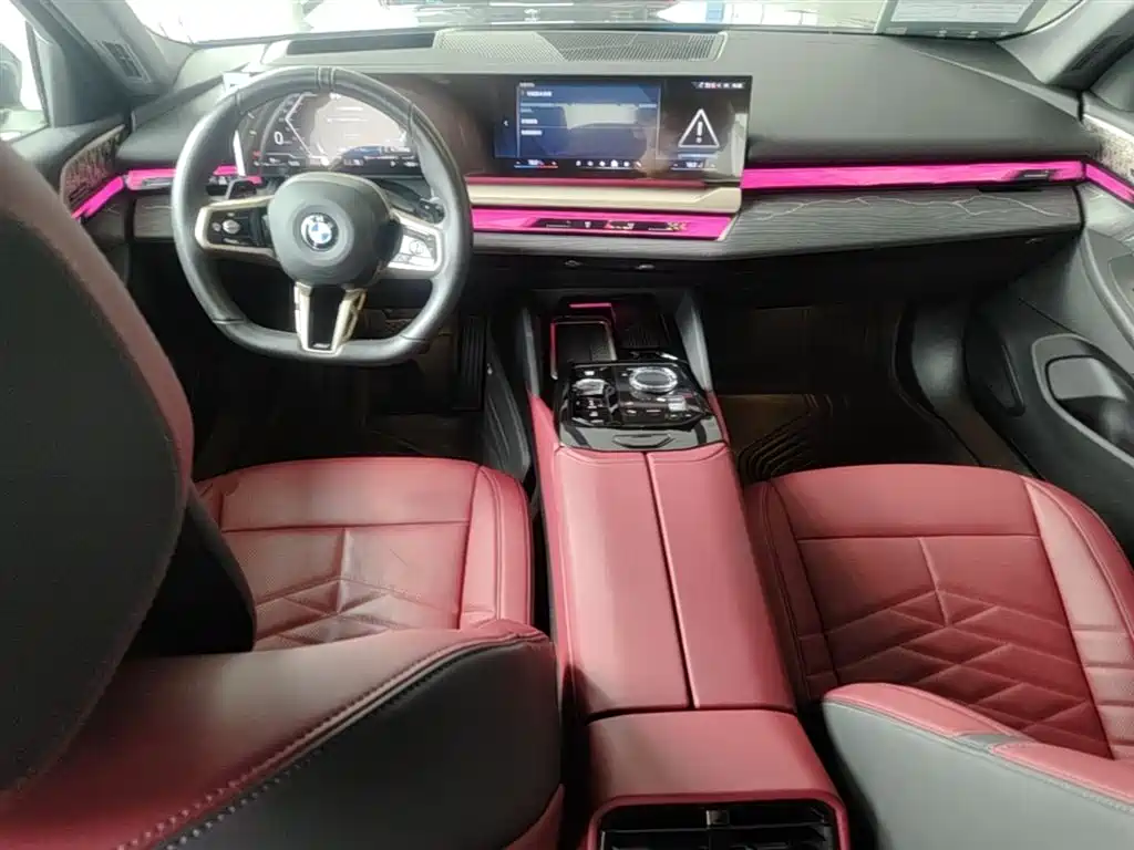 BMW 5 Series 2025 — фото 16