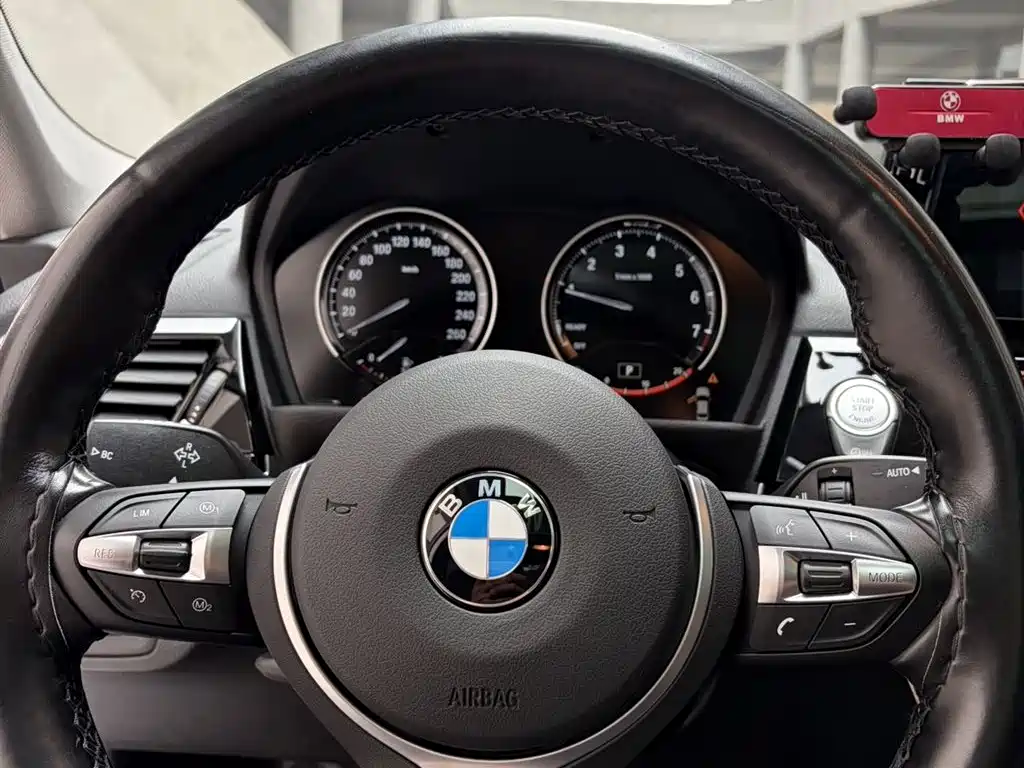 BMW 1 Series 2021 — фото 12