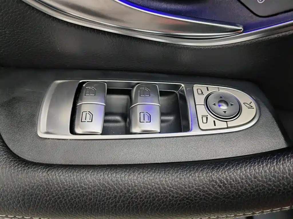 Mercedes-Benz E-Class 2018 — фото 9