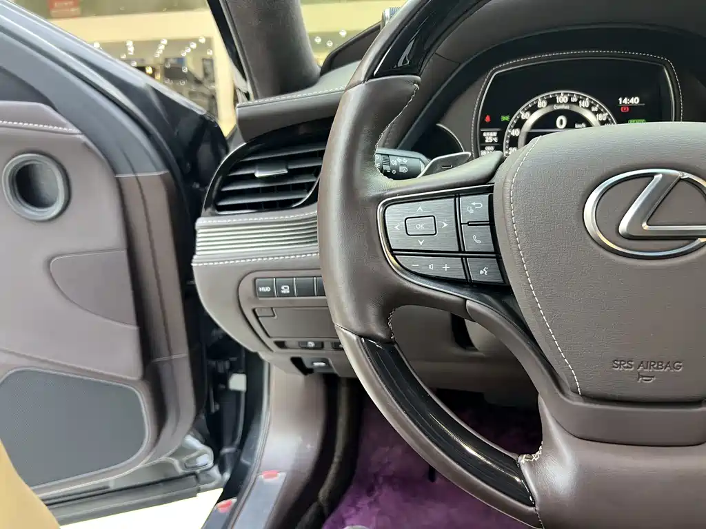 Lexus LS 2020 — фото 15