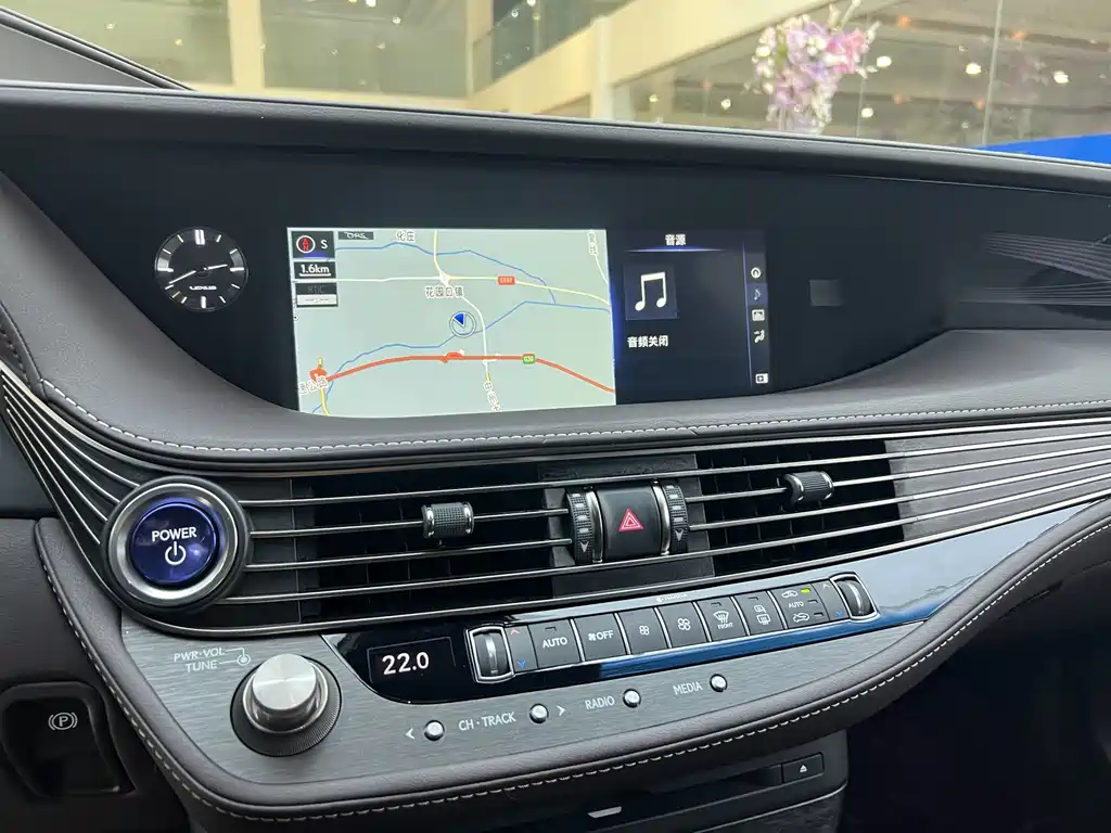 Lexus LS 2020 — фото 12