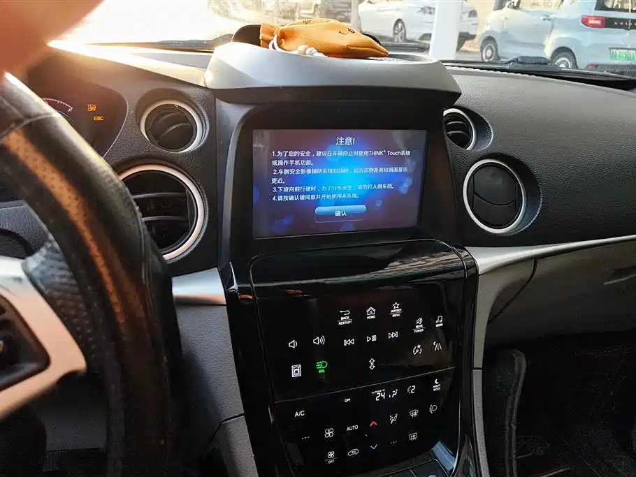 Luxgen Big 7 SUV 2016 — фото 13