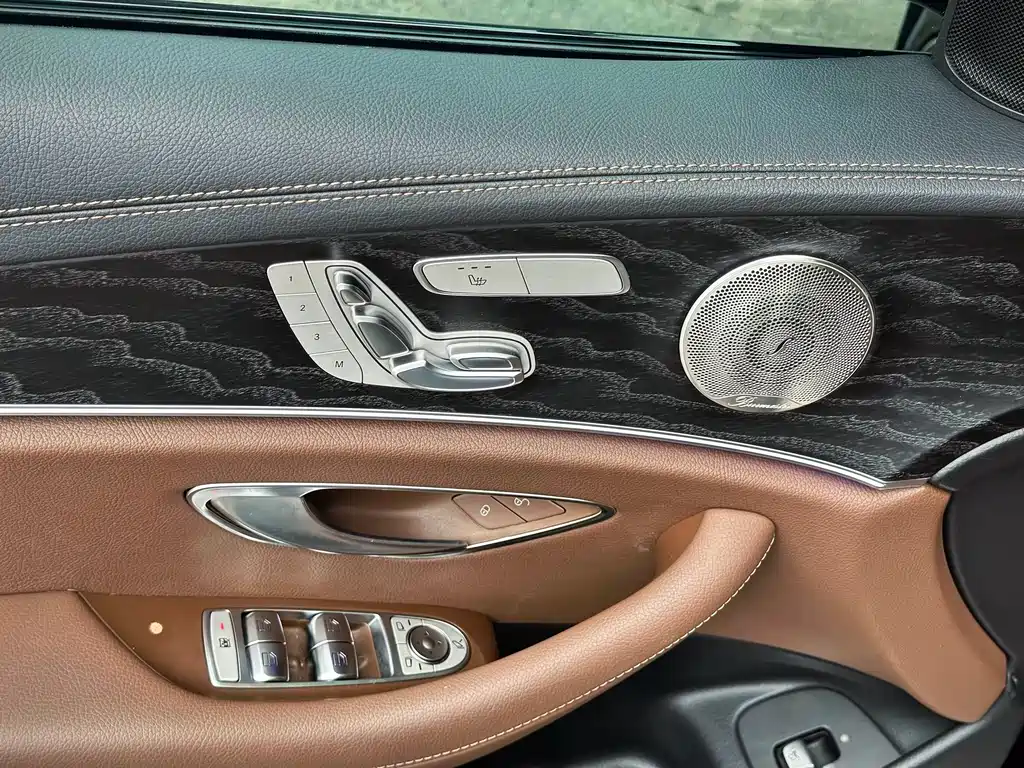 Mercedes-Benz E-Class 2023 — фото 11